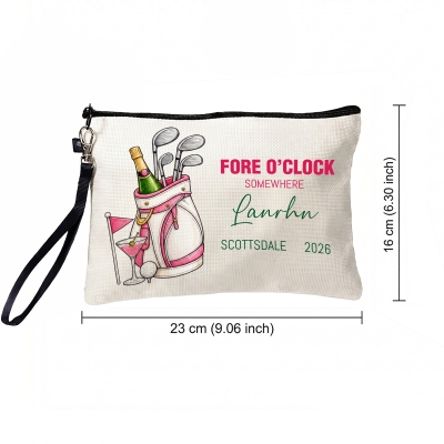 カスタム名入り「Fore O'clock Somewhere」ゴルフ用コスメティックバッグ、リストレット付きリネン製メイクポーチ、独身最後のパーティーの記念品、ゴルフ好き/プレーヤーの女性へのギフト
