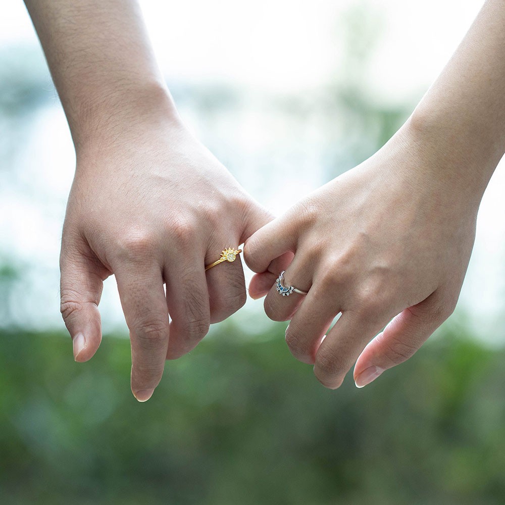 Bague de lune scintillante bleue céleste et bague de soleil scintillante dorée, bagues de couple ensemble de 2, bijoux en argent sterling 925, cadeau pour couple/jeunes mariés