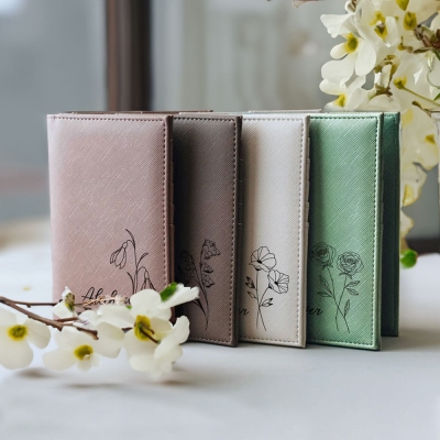 Porte-passeport personnalisé avec nom de bouquet de fleurs de naissance, housse d'étiquette de bagage en cuir, porte-carte avec pièce de monnaie, cadeau de voyage, cadeau BFF, cadeau d'anniversaire pour femme/fille