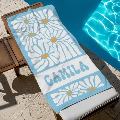 Personalized Retro Daisy Print Beach Towel with Name, Quick Dry Microfiber Bath Towel, Summer Vacation/Beach Party Favor, Gift for Her/Mom/Women