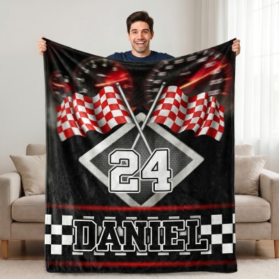 Personalisierte Rennwagen-Zielflaggendecke mit Namen und Nummer, weiche Flanell-/Sherpa-Überwurfdecke für Bett und Sofa, Heimdekoration, Geburtstagsgeschenk für Rennsportfans