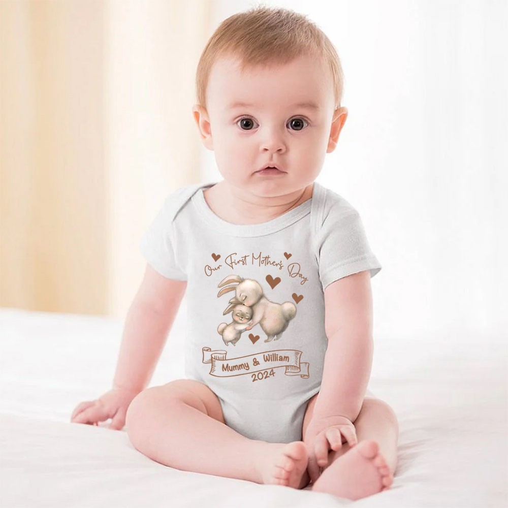 Personalisiertes T-Shirt mit Tieren/Muster und Baby-Onesie, Unser erstes Muttertags-Mama- und Baby-Set 100 % Baumwolle, Weihnachtsgeschenk für neugeborene Mama