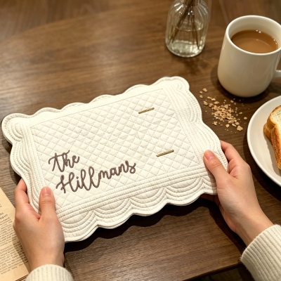Gepersonaliseerde, geborduurde ovenschotelhoes met tekst, ovenschotelhoes met geschulpte rand, ideaal als bedankje voor een vrijgezellenfeest of housewarmingcadeau voor vrienden/familie.