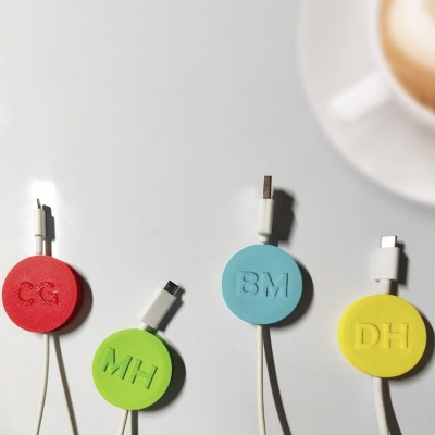 Personalisierter Universal-Kabelclip, benutzerdefinierter Name Kabelmanagement, personalisiertes Ladekabel Namensschild, Geschenke für Freunde