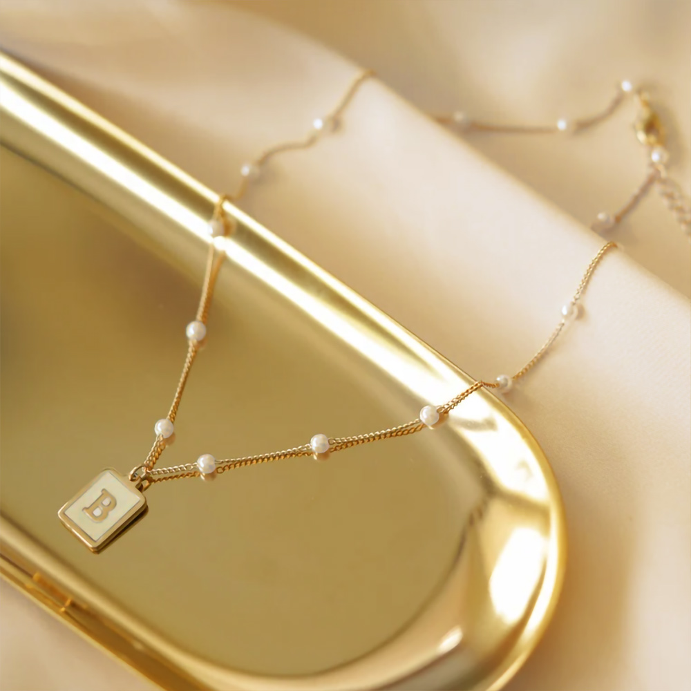 Custom Initial Pearl Necklace, Pearl Chain and Shell Initial Plate Necklace, Stainless Steel Necklace in Gold, Gift for Her/Mom/Wife/Sister/Friends