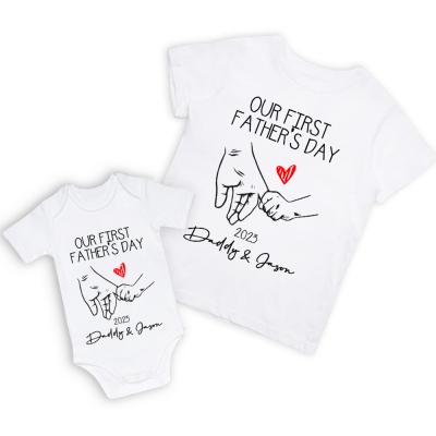 Chemise parent-enfant personnalisée avec nom de la main dans la main, chemise de notre première fête des pères, body en coton pour père et bébé, cadeau d'anniversaire/père pour papa/grand-père