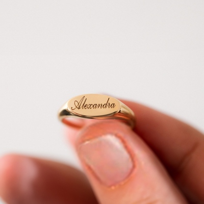Chevalière ovale avec nom personnalisé, bague de nom de déclaration gravée délicate, fête des mères/anniversaire/cadeau de demoiselle d'honneur pour elle/femme/famille/amis