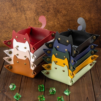 Cute Cat Dice Tray for Rolling, Novelty Cat Shape Leather Dice Jail, Portable Dice Holder Desk Organizer, Unique Gift for RPG Game Players