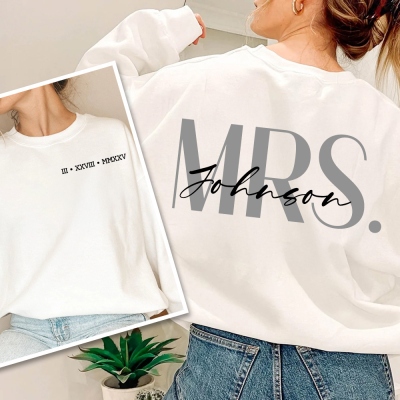 Personalized Mr/Mrs Outfit with Family Name and Roman Numeral, Couple Matching T-shirt/Sweatshirt, Wedding/Anniversary Gift for Newlyweds/Couples