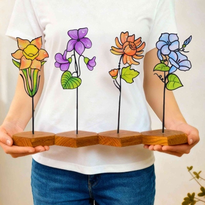 Personalized Birth Flower Suncatcher Plant Stake, Lawn Yard Garden Art Ornament, Acrylic Floral Table Decor, Birthday Gifts for Women/Mom/Mother