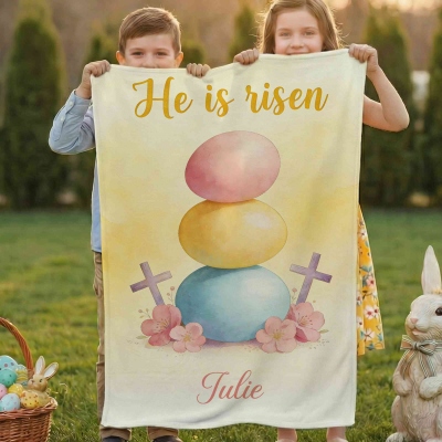 Personalisierte Osterdecke mit Kreuz- und Schafmotiv und dem Aufdruck „Er ist auferstanden“, Flanell-/Sherpa-Überwurf für Bett und Sofa, Ostergeschenk für Kinder/Jungen/Mädchen
