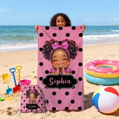 Strandtuch mit personalisiertem Namen, Cartoon-Motiv (schwarzes Mädchen, Polka Dots) und Kordel, schnelltrocknend, faltbar, 2-in-1-Badetuchtasche, Geschenk für afroamerikanische Mädchen