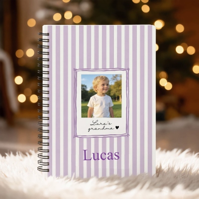 Personlig anteckningsbok med randig design, namn och foto, mjuk pärm, spiraljournal, dagliga nödvändigheter, babyshower-/födelsedagspresent till nybliven mamma/barn