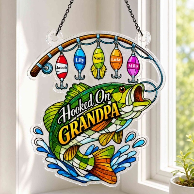 Adorno personalizado de vitral para papá pescador con nombres, colgante de ventana de acrílico colorido, decoración del hogar, regalo del Día del Padre para papá/abuelo pescador.