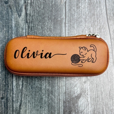 Personalized Leather Crochet Hook Case with Name, Cute Kitten Playing Yarn Ball Crochet Hook Box, Craft Hobby Gift for Crochet Lovers/Knitters/Women