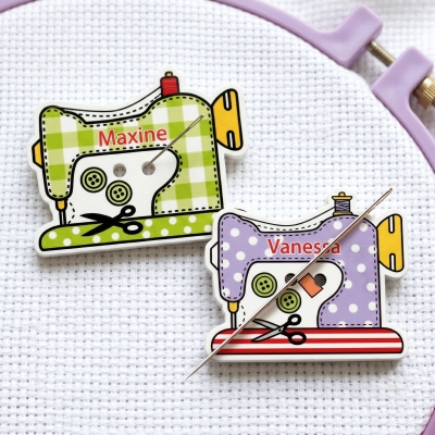 Personalized Name Sewing Machine Shaped Needle Minder with Magnet, Thread Keeper, Sewing Accessories, Birthday Gift for Mom/Grandma/Craft Lovers