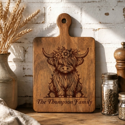 Personalized Engraved Highland Cow Cutting Board with Name, Wooden Farmhouse‑Style Serving Board with Handle, Housewarming Gift for Mom/Her/Family