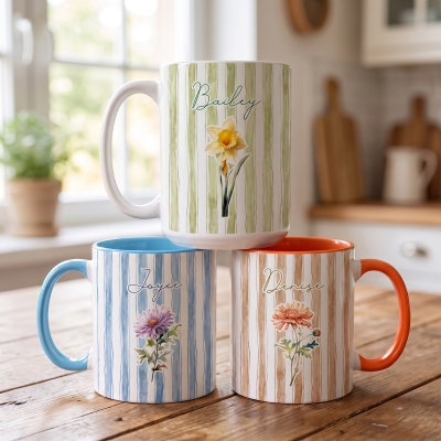 Personalisierte Tasse mit Namen, Aquarell-Geburtsblumenmuster und Streifen, 325 ml/440 ml zweifarbige Keramiktasse mit Untersetzer, Geburtstagsgeschenk für Sie/Mama/Schwestern/Frauen
