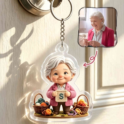 Personalized Exquisite 3D-Effect Artwork Knitting Grandma Photo Acrylic Keychain with Initial, Knitting Birthday Gift for Grandma/Senior
