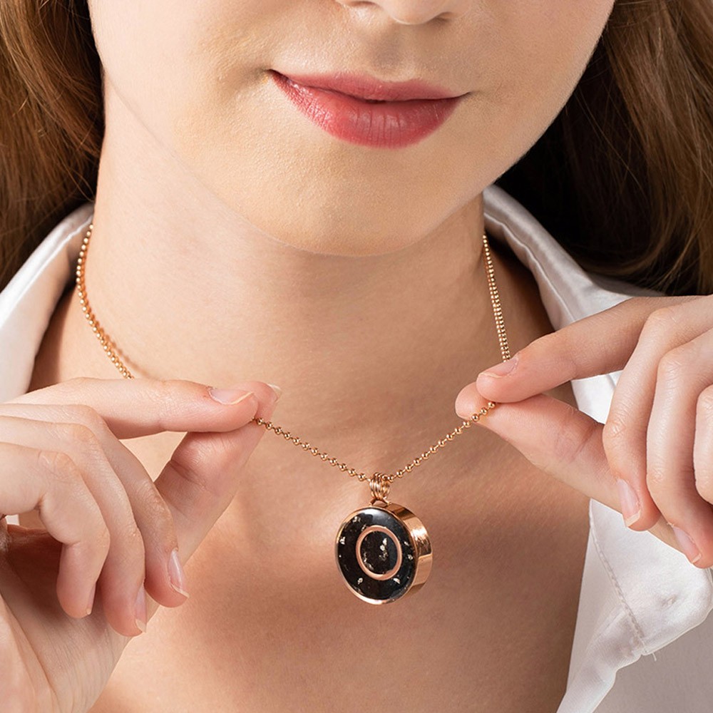 wear necklace