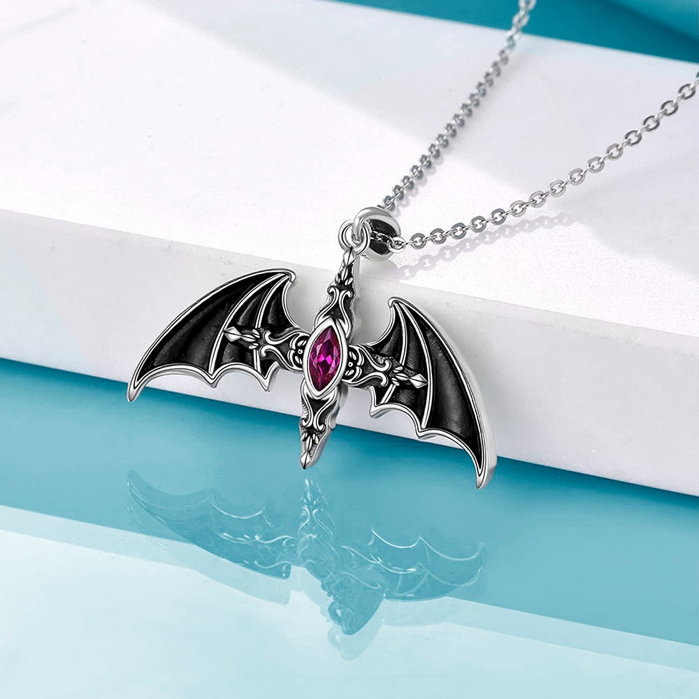 Collier chauve-souris avec pierre de naissance