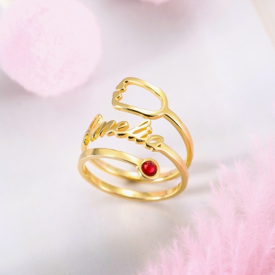 Personligt namn &amp; Birthstone Stetoskopring i guld
