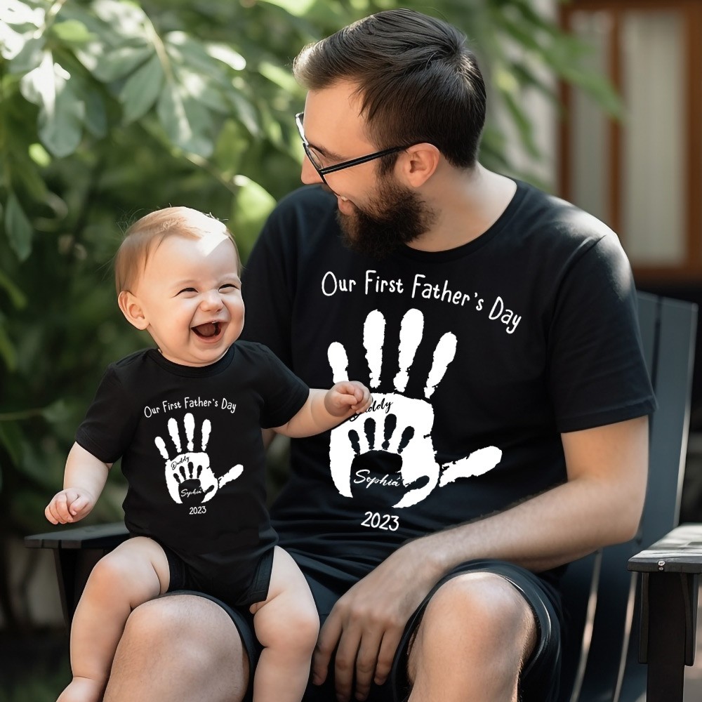 T-shirt personnalisé parent-enfant avec empreinte de main