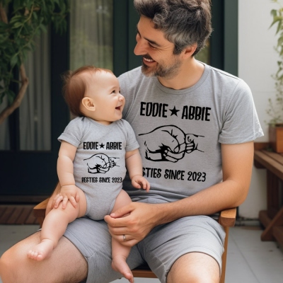 Chemise parent-enfant personnalisée avec nom de main dans la main