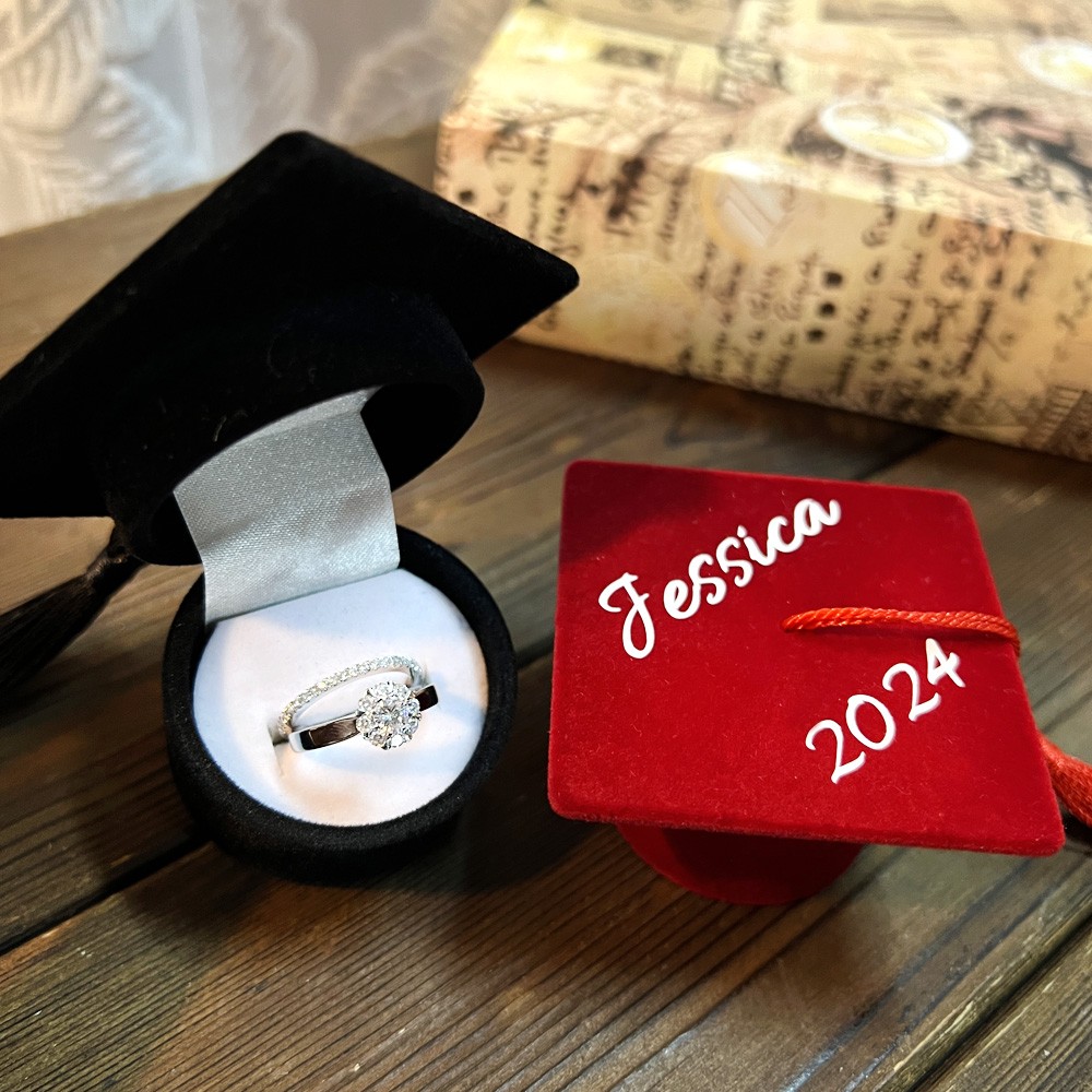 Personalisierte Ringbox zum Schulabschluss, zur Taufe, zur Hochzeit, individuelle Schmuck-Geschenkbox für Sie, Verlobung, Schulmützenvorschlag, Samtetui für Mädchen und College