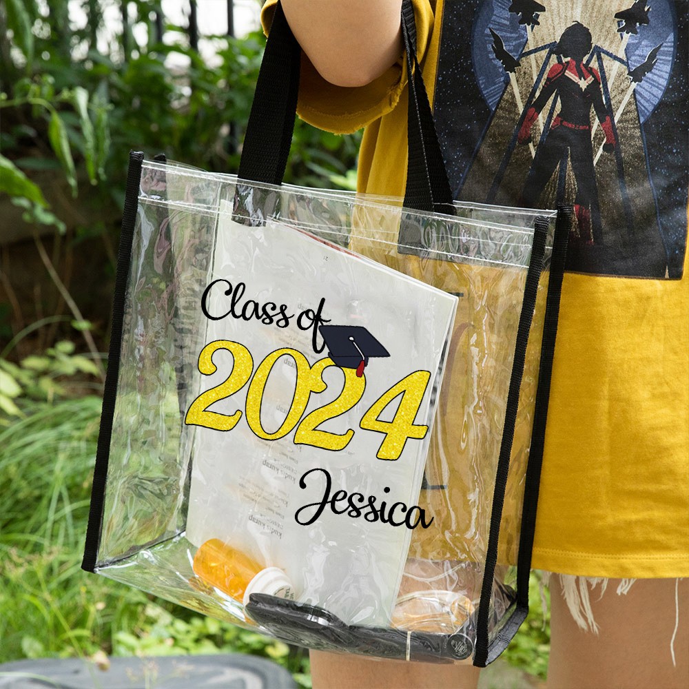 Custom Clear Class of 2024 Graduation Tote Bag, Large Capacity Bachelor Cap Waterproof PVC Stadium Bag, Graduation Gift for Students/Family/Friends