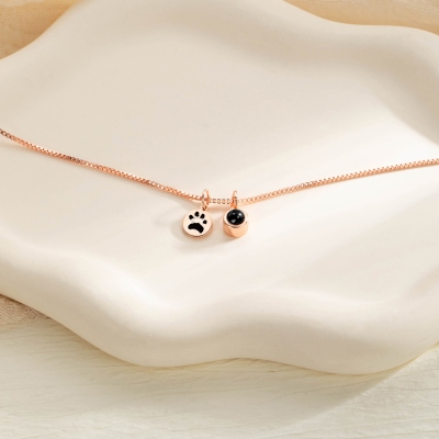projection necklace