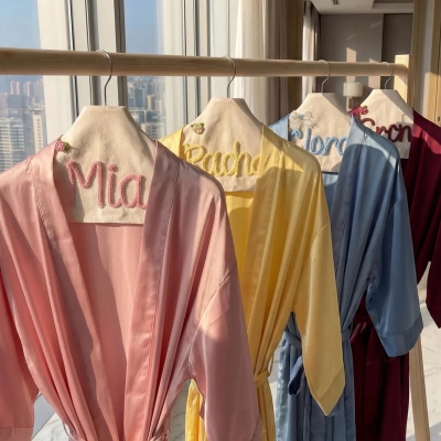 Personalized Embroidered Name Bridesmaid Hangers Set, Vintage Padded Hanger for Wedding Party, Bridal Shower Favors, Gift for Maid of Honor/Besties