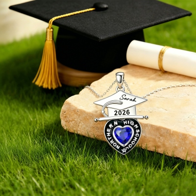 Personalisierte Halskette mit Geburtsstein und Herzmotiv in Form einer Absolventenmütze, Namensgravur, Sterlingsilber 925, Abschlussschmuck für High School und College, Jahrgang 2026, Geschenk für Absolventen