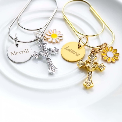 Personalisierte Mini-Büroklammer mit Namensgravur, Kreuz- und Gänseblümchenanhänger, elegantes Lesezeichen aus Metall, christliches Planeraccessoire, Geschenk für Sie/Buchliebhaberinnen