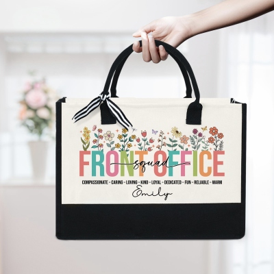 Set med personlig blommig receptionsväska med namn, tygväska och sminkväska i linne med armband, present till kollega/sekreterare/kontorspersonal