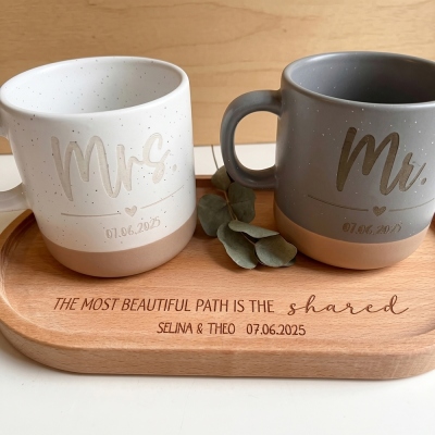 Ensemble de tasses en céramique personnalisées et plateau en hêtre avec noms et date, souvenir de mariage, cadeau d'anniversaire/fiançailles pour couples/jeunes mariés/mariée/marié