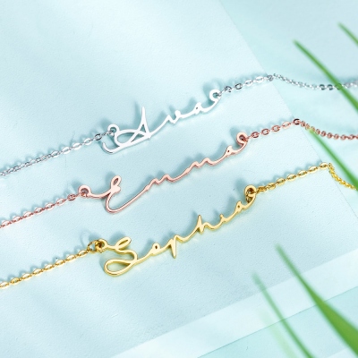 Personalized Minimalist Name Necklace in Gold