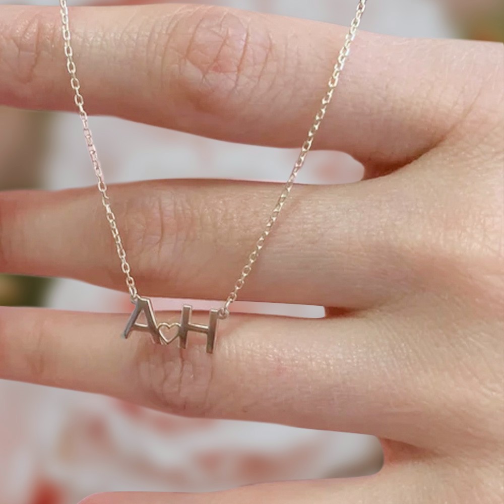 Monogram halsband
