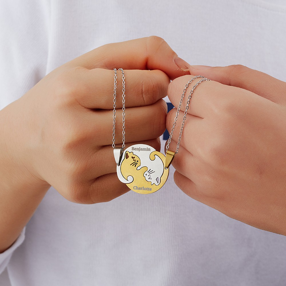 Aangepaste naam zwart-witte kat ketting, set van 2, vriendschap ketting, zuster ketting, beste vriend sieraden, cadeau voor kattenliefhebber/vriend/haar