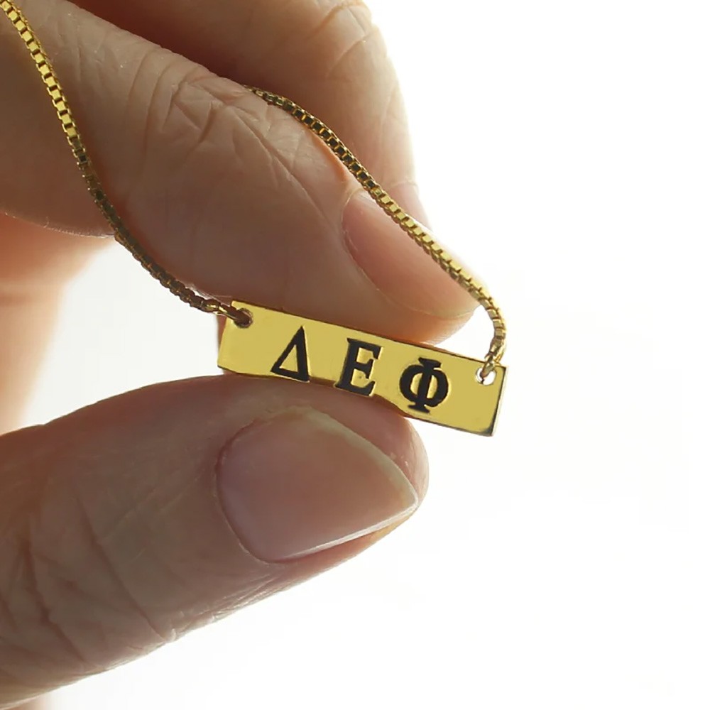 Collana con barra della comunità personalizzata lettera greca placcata oro 18 carati