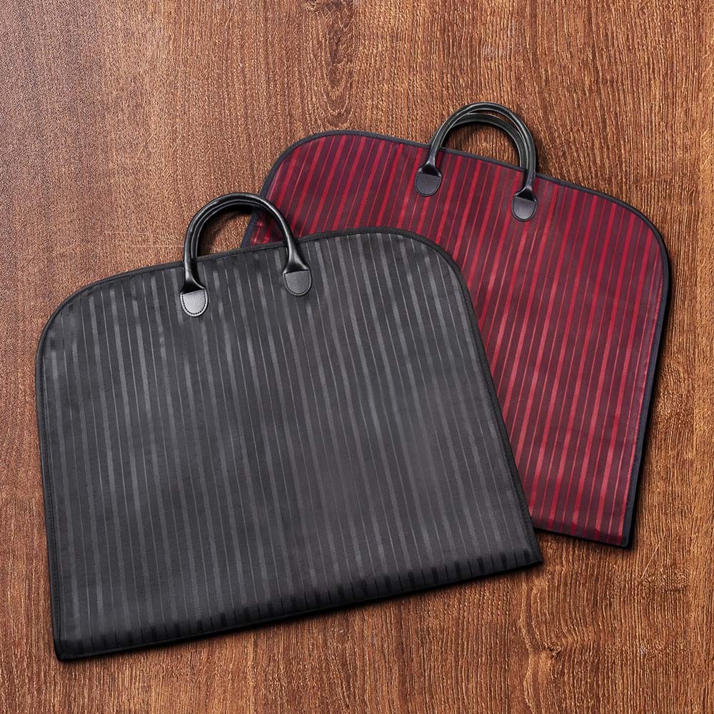 Anzugtasche mit Monogramm