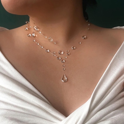 Handgefertigte, unsichtbare Tautropfen-Halskette, elegante, schwebende Choker-Kette aus Harz im Wellenstil, minimalistischer Schmuck, Gastgeschenk, Hochzeitsgeschenk für Sie/Braut/Freundinnen