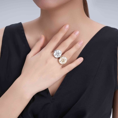 locket ring
