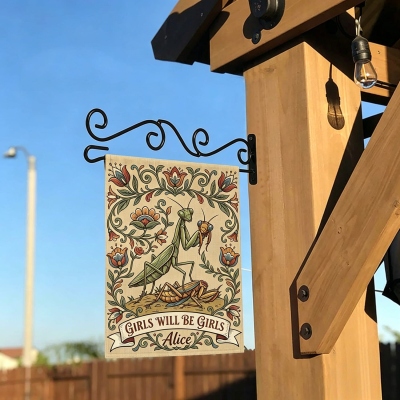 Personlig rolig bönsyrsa trädgårdsflagga med namn, Girls Will Be Girls vintagekonst utomhus trädgårdsdekor, inflyttnings-/födelsedagspresent till henne