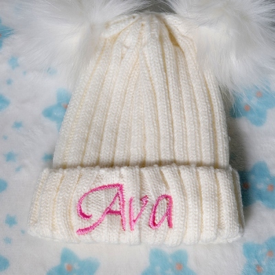 Neugeborene Pomponhüte mit anpassbarem Namen für Babypartygeschenk