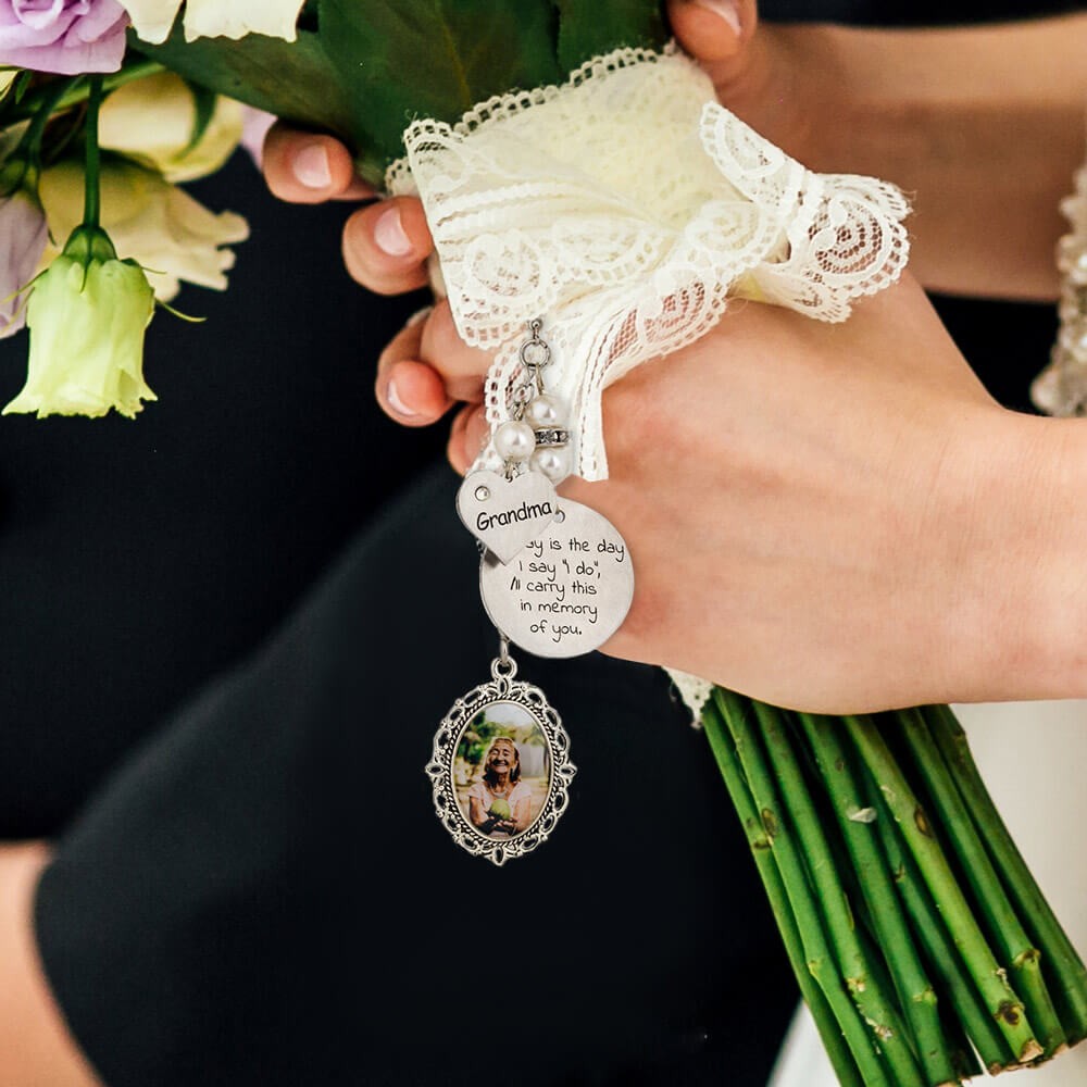 Customized Lace Oval Photo Bouquet Charm for Bridal Memorial Bouquet, With Heart Engraved Pendant, Memorial Wedding Gift for Bride
