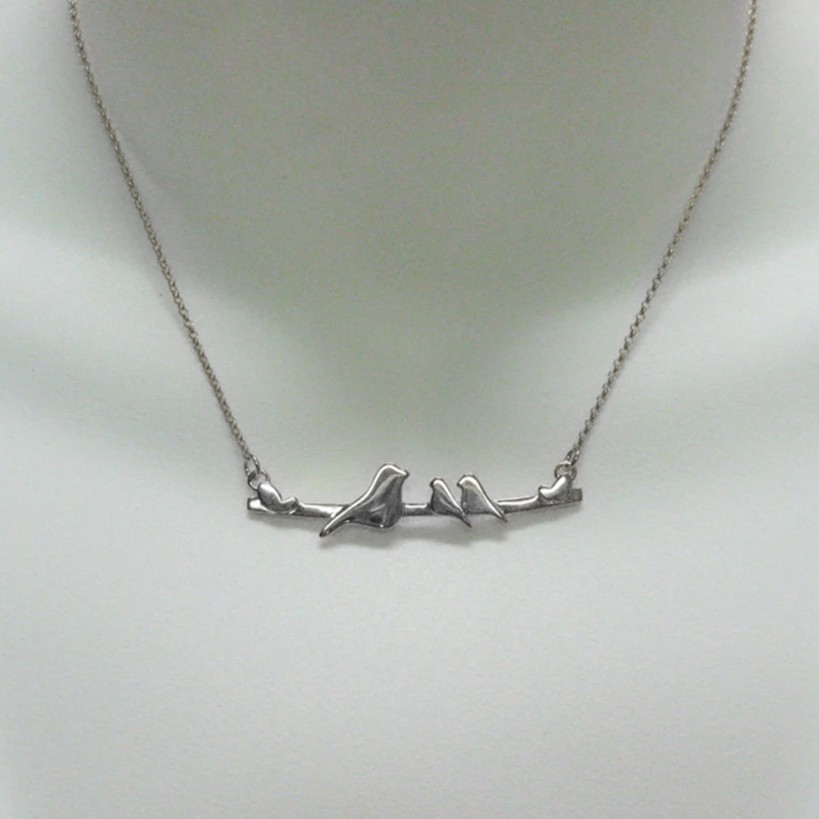 Collier personnalisé de famille d'oiseau, oiseau de mère avec 1-5 oiseaux de bébé, enfants de 1 jusqu'à 5, collier pour le cadeau de jour de mère