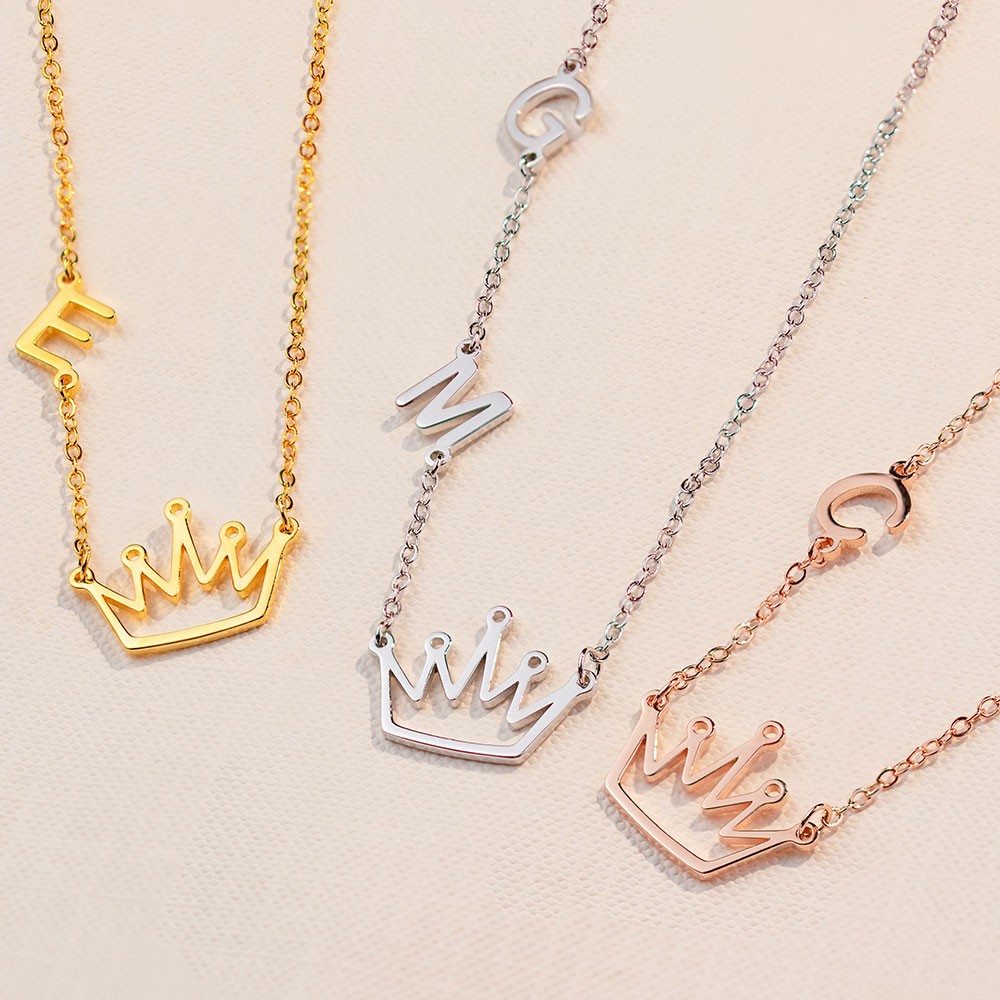 collier couronne initiale