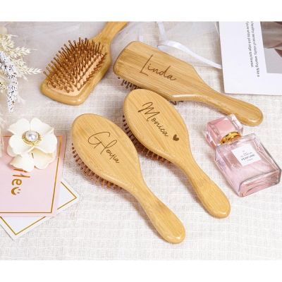Personalisierter, gravierter Holzkamm mit Namen für Brautjungfern, elegante Haarbürste mit Schleife, Gastgeschenk für die Brautparty, Geschenk zur Hochzeit/zum Heiratsantrag/zum Geburtstag für sie/beste Freundin