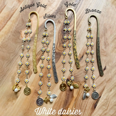 Personalized Daisy Metal Bookmark Hook with Initial and Pearl Charm, Handmade Vintage Floral Page Marker, Birthday Gift for Book Lovers/Friends/Her